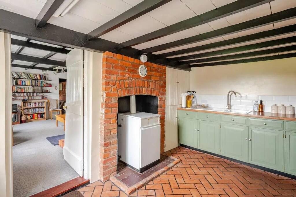 Cozy One-Bedroom Cottage In Great Tey Kültér fotó