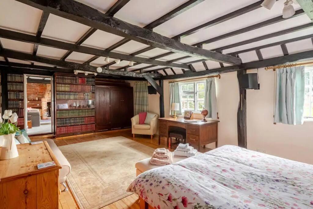 Cozy One-Bedroom Cottage In Great Tey Kültér fotó