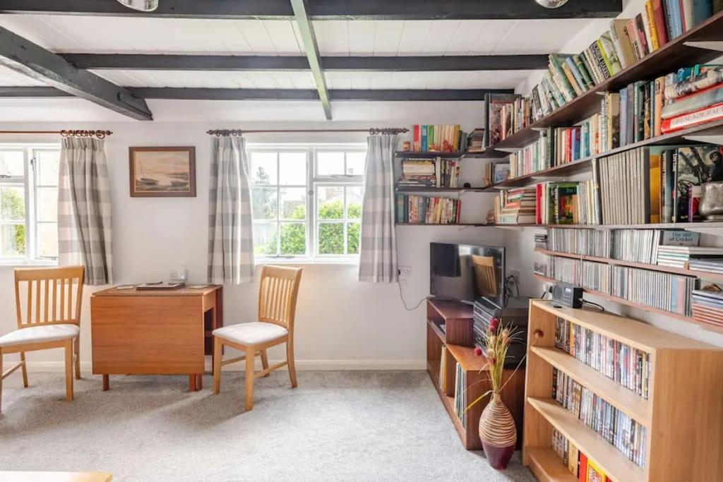 Cozy One-Bedroom Cottage In Great Tey Kültér fotó
